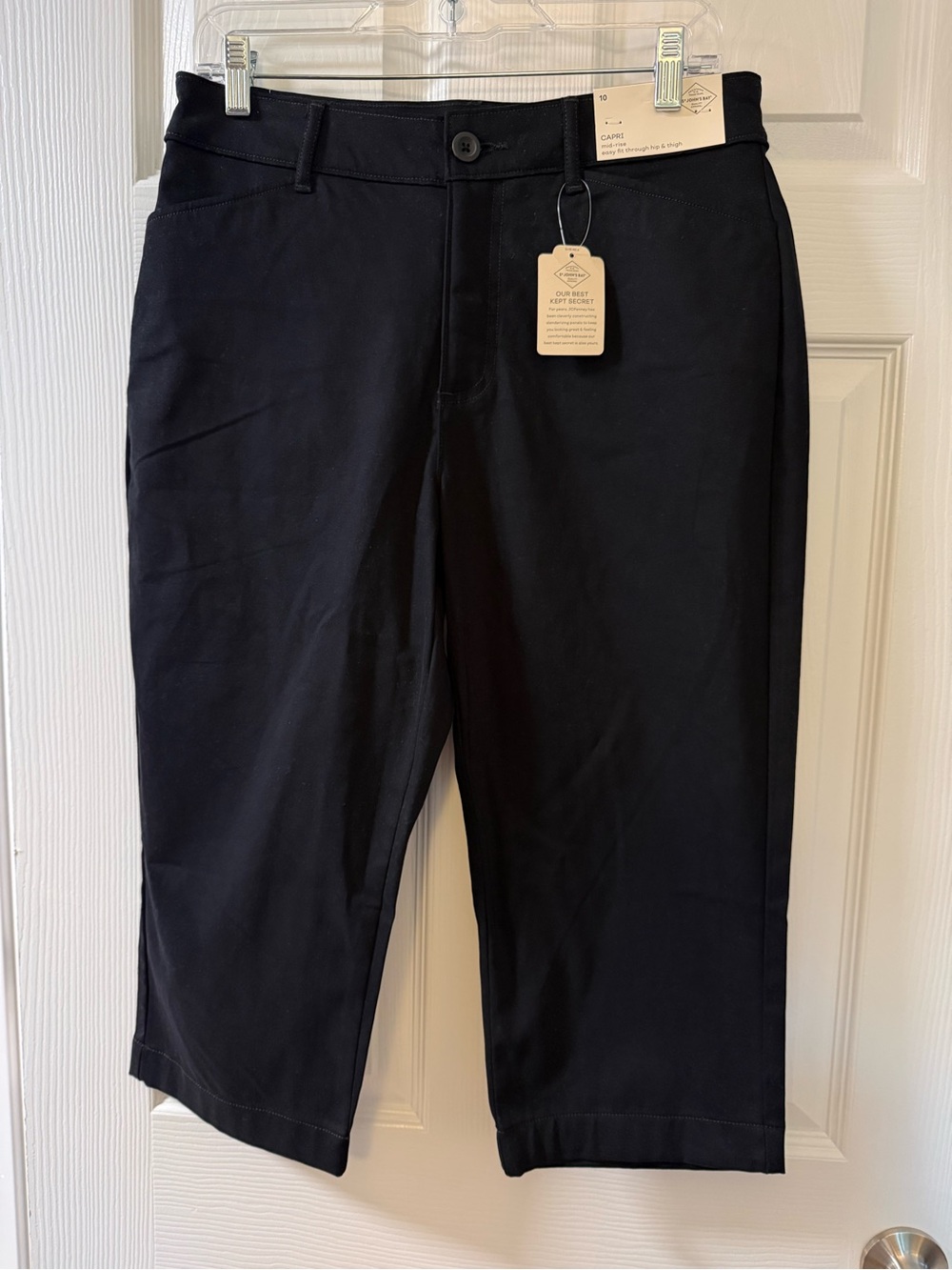 St. John's Bay NWT Black Chino Capris sz 10